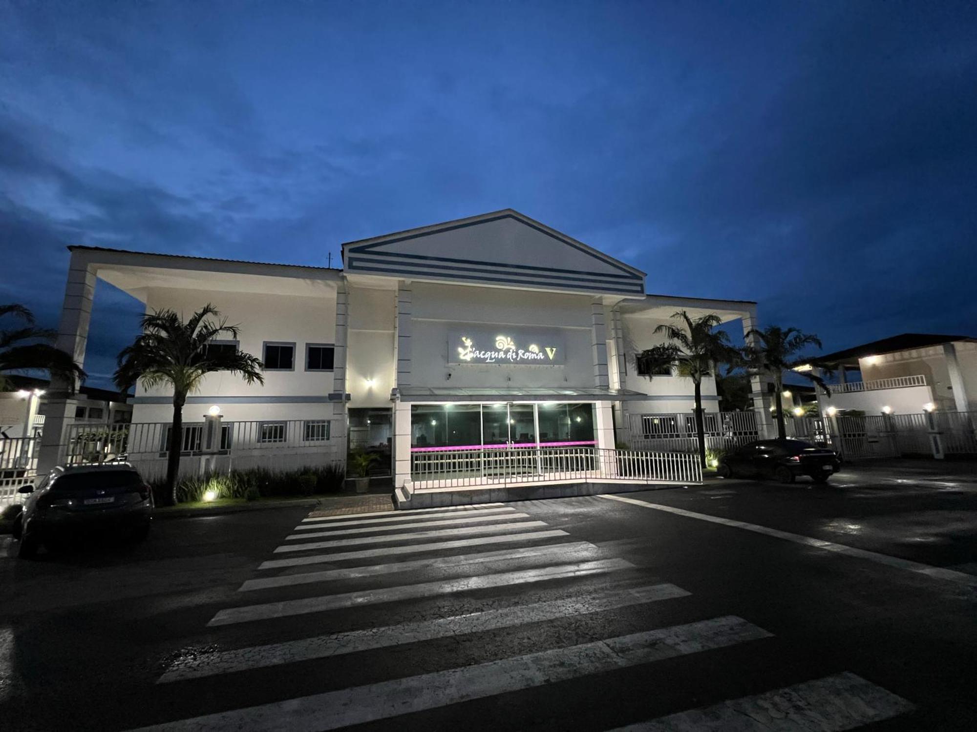 Apto Completo Com Parque Aquatico 24 Horas Lacqua Diroma Caldas Novas Exterior photo