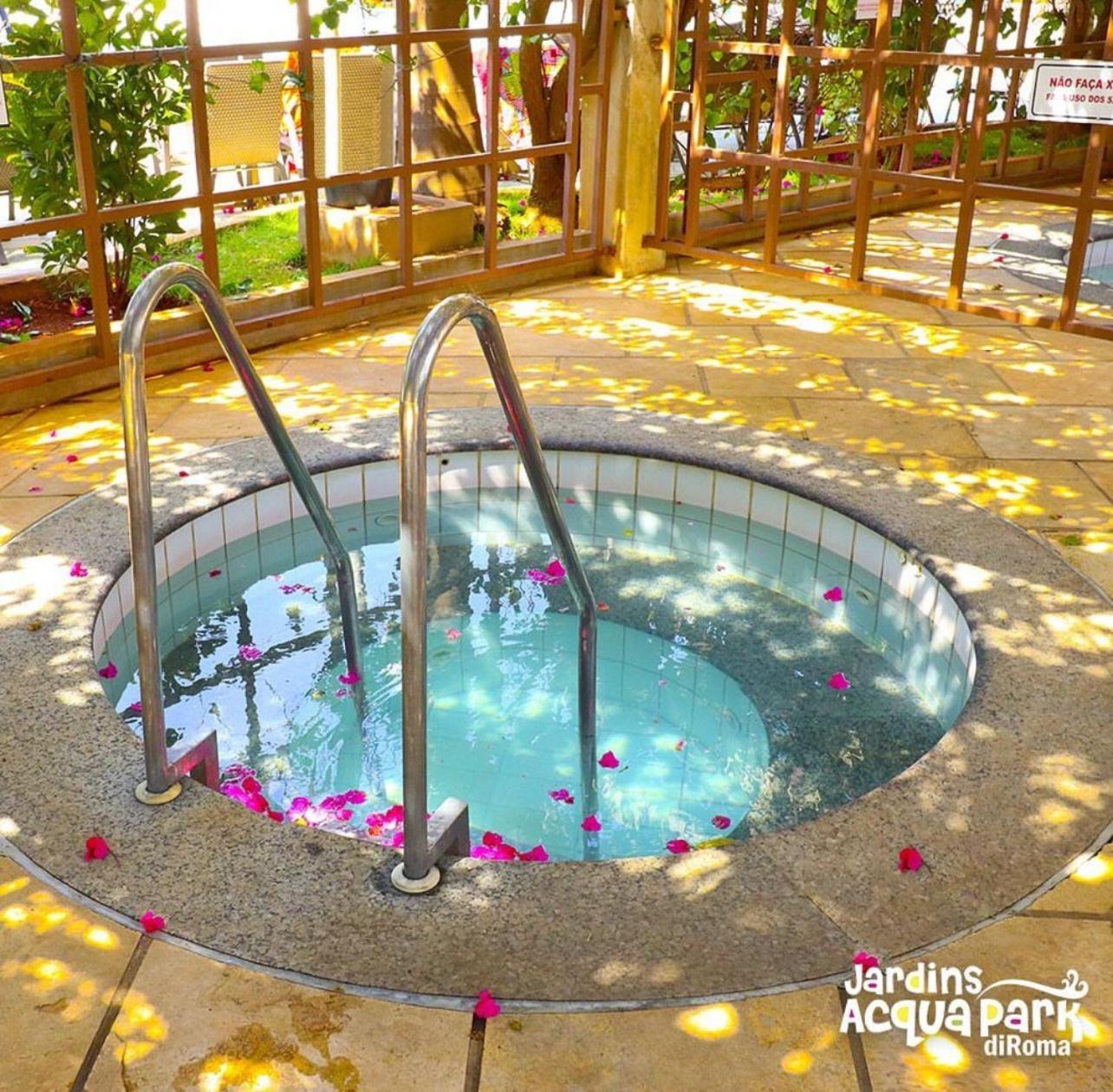 Apto Completo Com Parque Aquatico 24 Horas Lacqua Diroma Caldas Novas Exterior photo